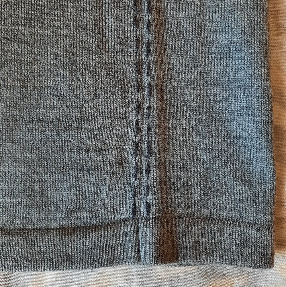Liz Claiborne wool,grey V- neck    sweater size XL. - Picture 11 of 13